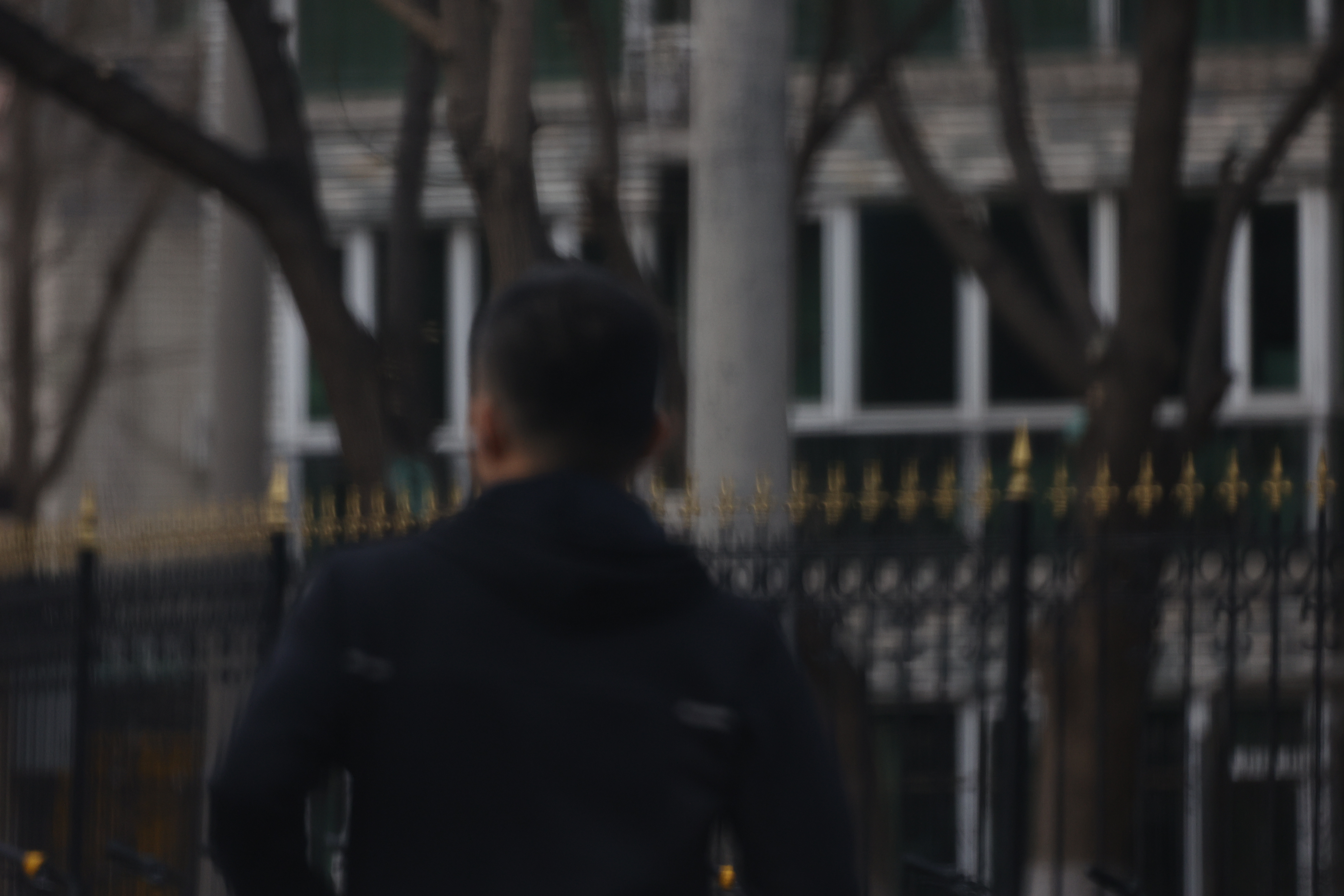 摄影：纪实 · 正午，正午顶光强烈，明暗对比鲜明，低光环境，光线柔和细腻。